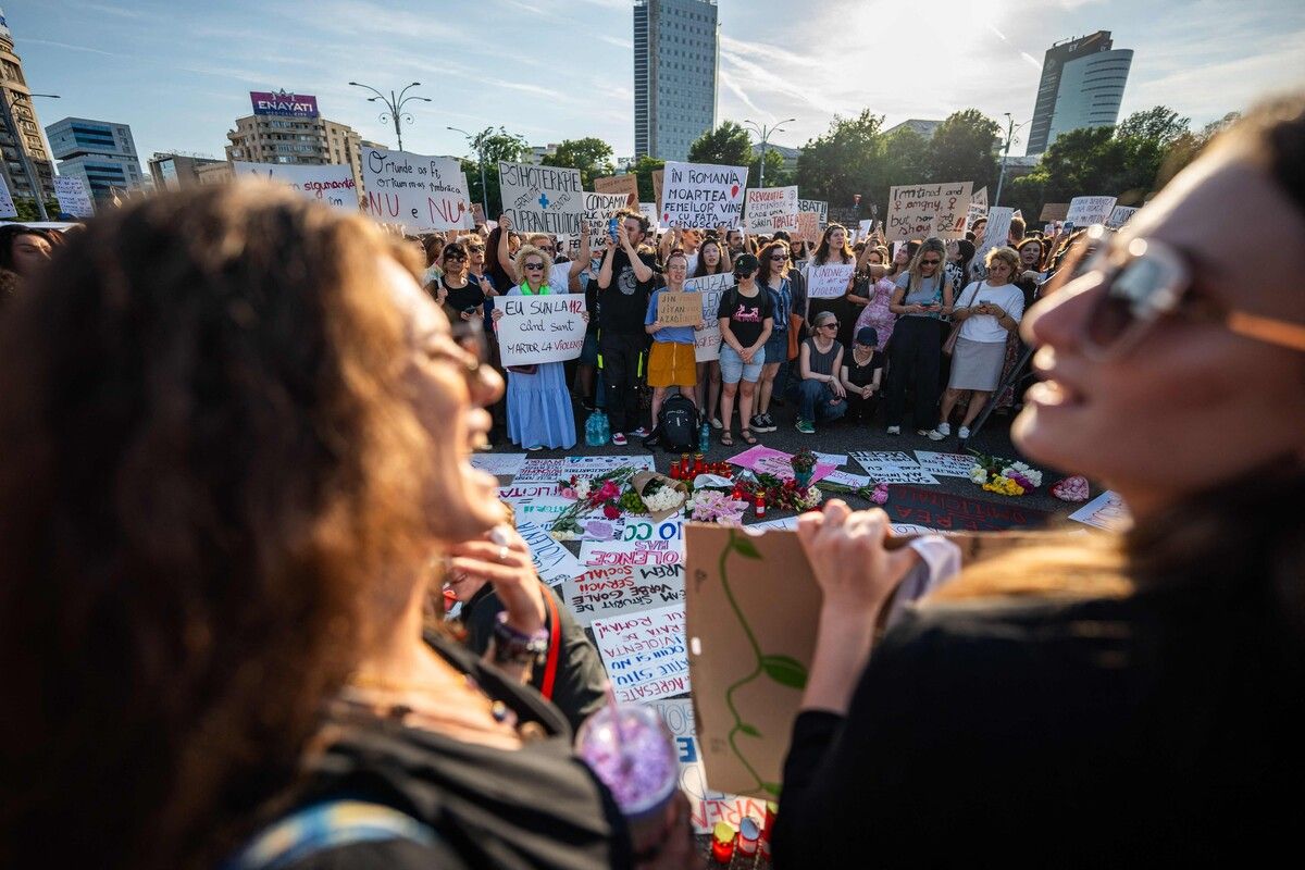 Demonstranten machen in der rumänischen Hauptstadt Bukarest auf das Problem der Gewalt gegen Frauen aufmerksam.