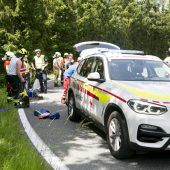 22-jähriger Motorradfahrer stürzte Böschung hinab