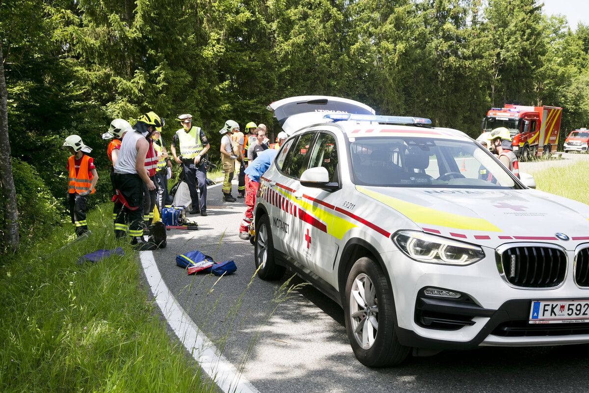 Der 22-Jährige kam von der Straße ab und stürzte in den Wald. ⇒Dietmar Mathis