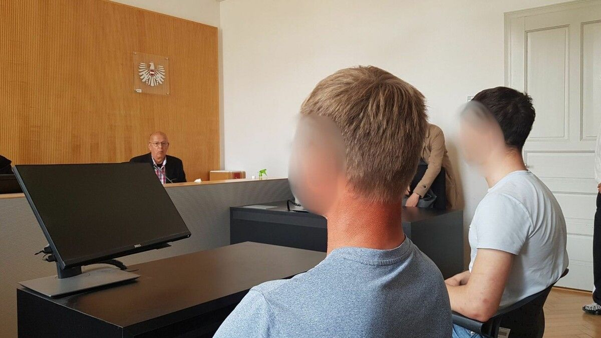 Der 53-jährige Montagearbeiter muss eine Geldstrafe zahlen, der 17-Jährige wurde freigesprochen. ⇒EC