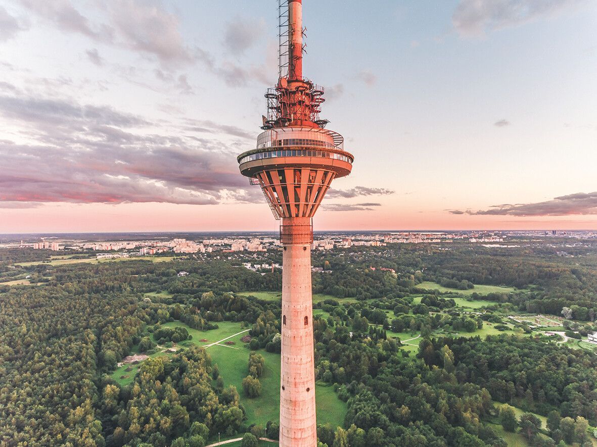 Der Fernsehturm von Tallinn zählt zu den höchsten Gebäuden des Baltikums.⇒