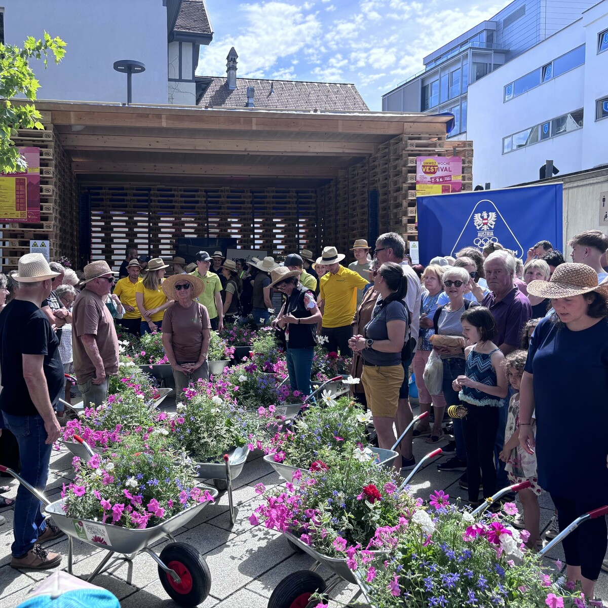 Der Gartenmarkt im Pfarrpark in der Dornbirner Innenstadt bietet viele Dekorationsideen.⇒LK Vbg.