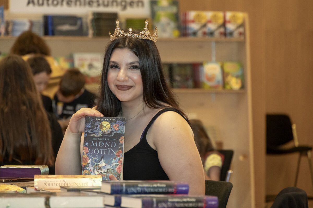 Der große Saal der Kulturbühne Ambach verwandelt sich zur größten Pop-up-Buchhandlung Vorarlbergs. ⇒VN/Paulitsch