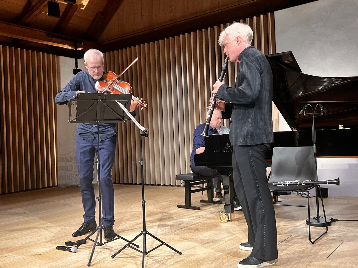 Der schwedische Star-Klarinettist Martin Fröst musizierte gemeinsam mit seinen Brüdern Göran und Johan im Hagenhaus. ⇒andreas marte