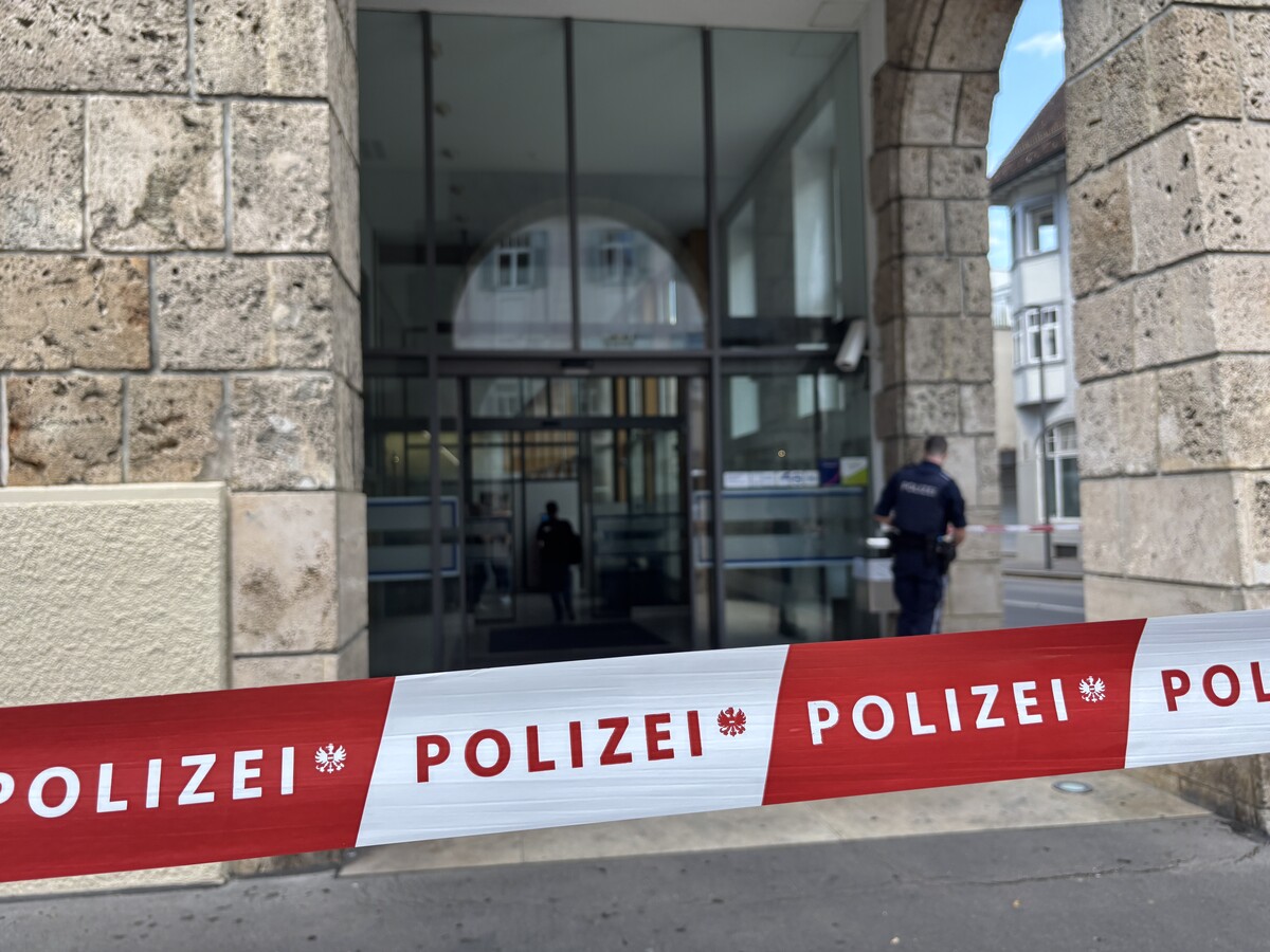 Der Überfall habe nur eine Minute gedauert, der Tatverdächtige wurde noch am Montagabend festgenommen.⇒VN/Rauch