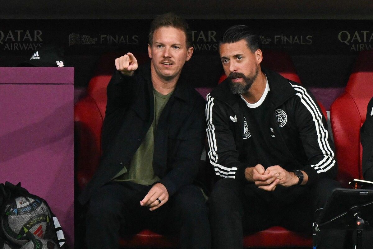 DFB-Coach Julian Nagelsmann zeigt es an: Sandro Wagners erstes Spiel als Trainer des FC Augsburg findet in Lustenau bei der Eröffnung des Reichshofstadions statt. ⇒apa
