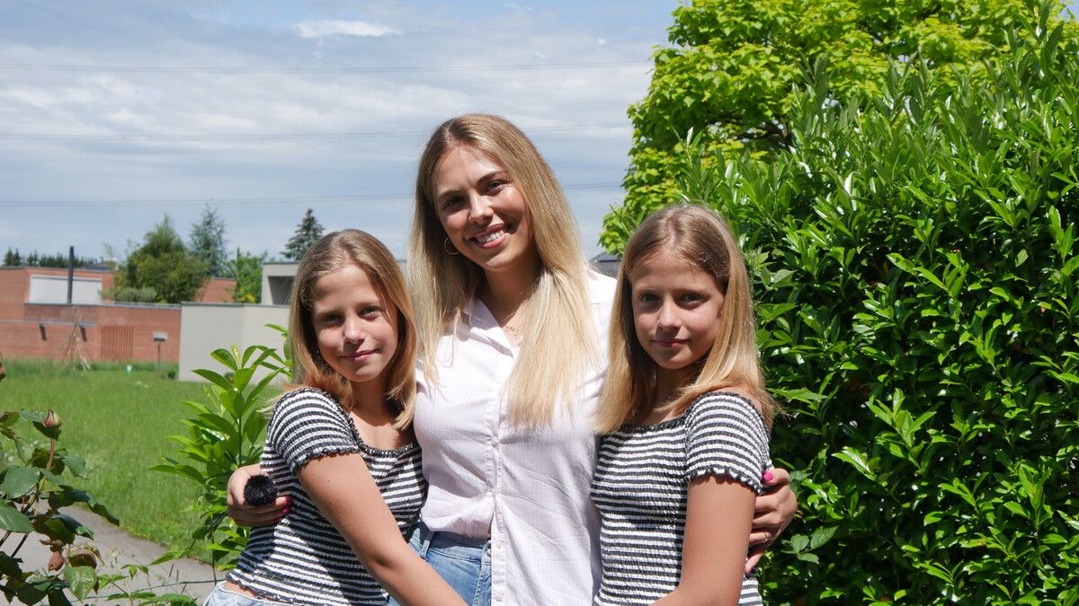 Die 23-Jährige beschreibt sich als Familienmensch und verbringt gerne Zeit mit ihren jüngeren Zwillingsschwestern.⇒Nikolai Schallert 