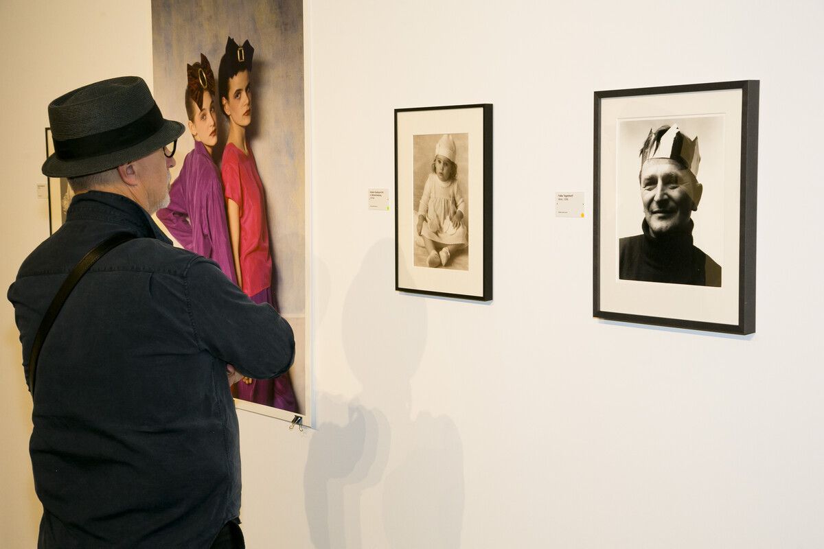 Die aktuelle Ausstellung im FLATZ Museum zeigt Fotografien von Elfie Semotan und Sarah Moon sowie Paul Albert Leitner.