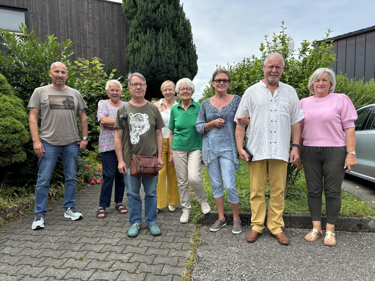 Die Anrainer der Siedlung rund um Herbert Haider (zweiter von rechts) fürchten die Auswirkungen des Bauprojektes. ⇒VN/Rauch