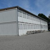 Hilfe gegen Sauna-Hitze in Containerschule