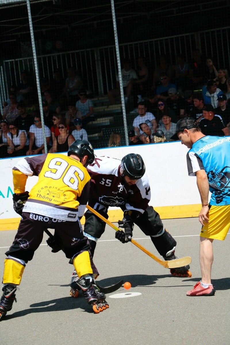 Die Black Scorpions holten sich beim Jubiläumscup den Titel – 143 Tore und Hochspannung inklusive. ⇒HC Montfortstädter Knights