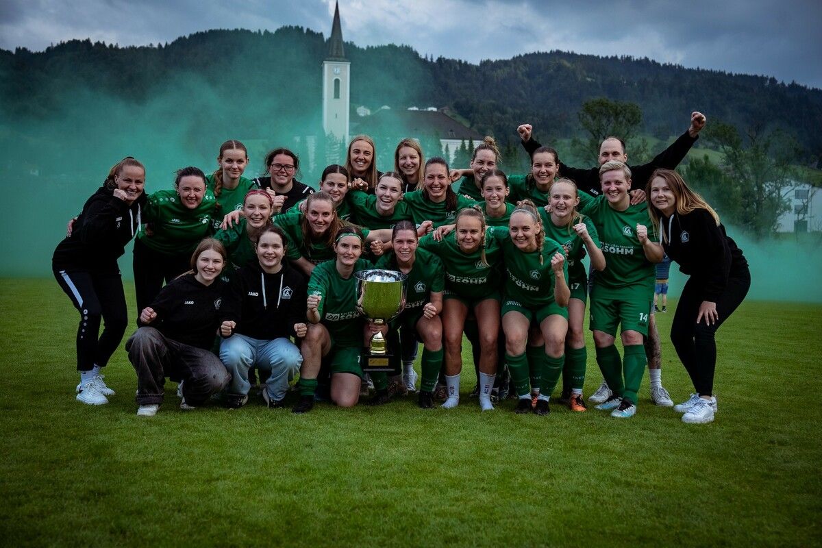 Die Damen des FC Alberschwende holten das Double.⇒ thomas Knobel (2)