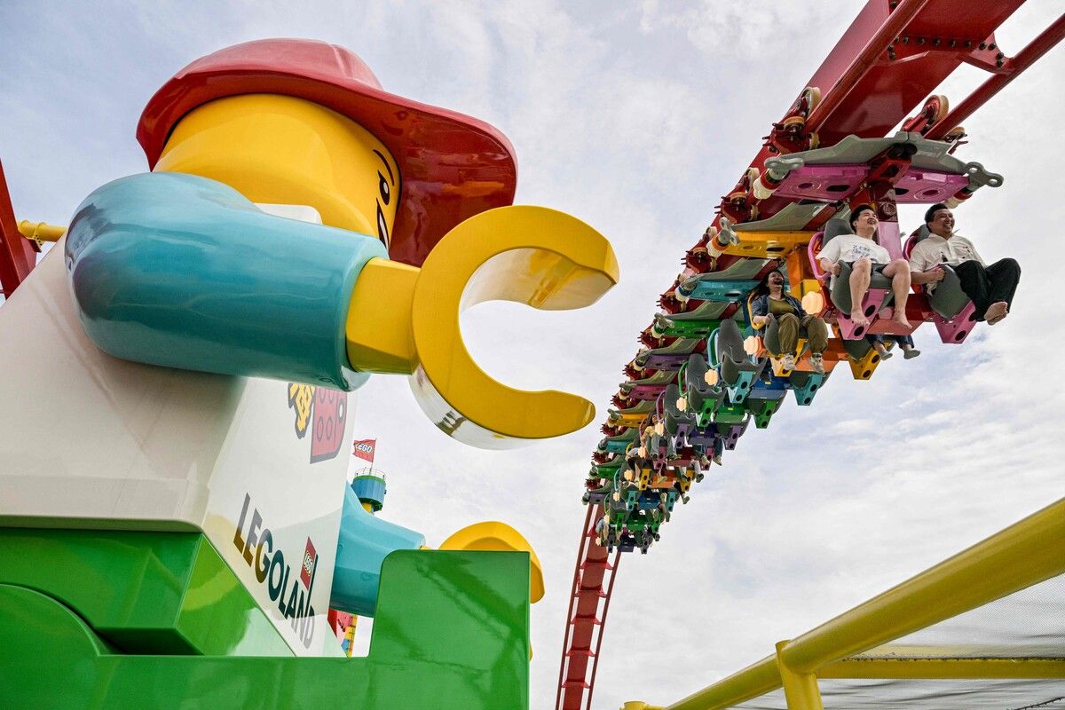 Die ersten Besucher: Das Legoland in Schanghai ist das größte der Welt und wird im Juli offiziell eröffnet.