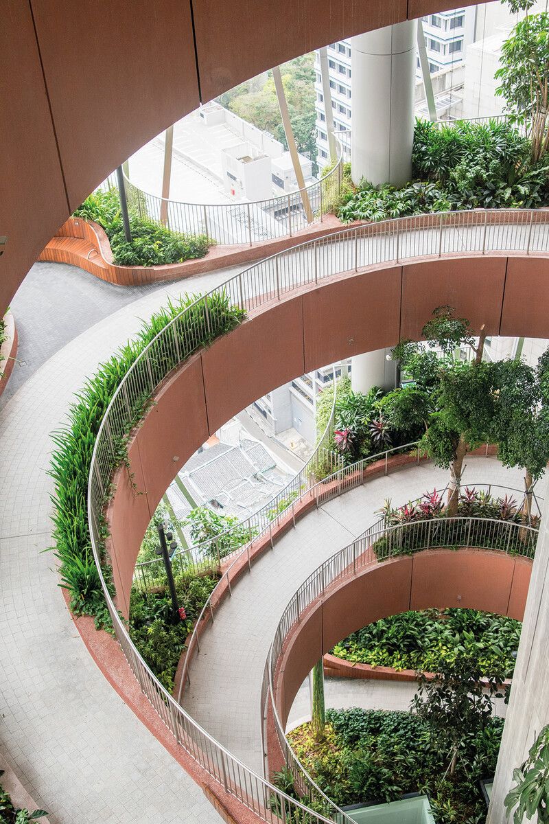Die „Green Oasis“ verbindet die Etagen 17 bis 20 des CapitaSpring-Gebäudes.