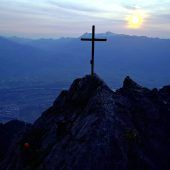 Sonnwendfeuer auf den Berggipfeln