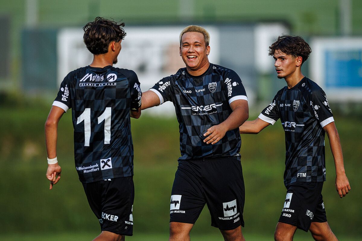 Die Kicker des Future Teams des SCR Altach hatten nach ihrer Saison allen Grund zum Lachen. Gleich im ersten Anlauf gelang der Meistertitel.⇒???