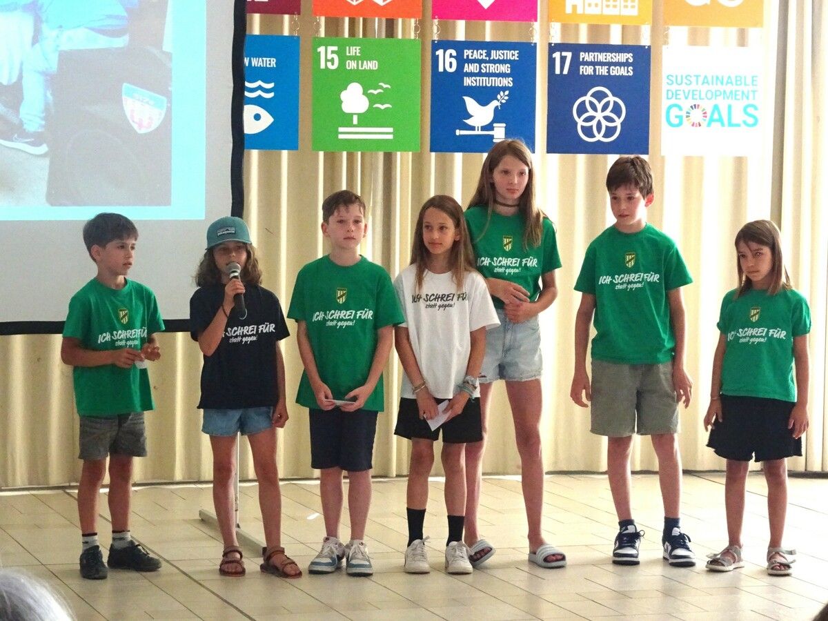 Die Kinder der VS Kirchdorf aus Lustenau präsentierten beim „Frei Day“-Fest ihr gelungenes Fußballprojekt.⇒CTh