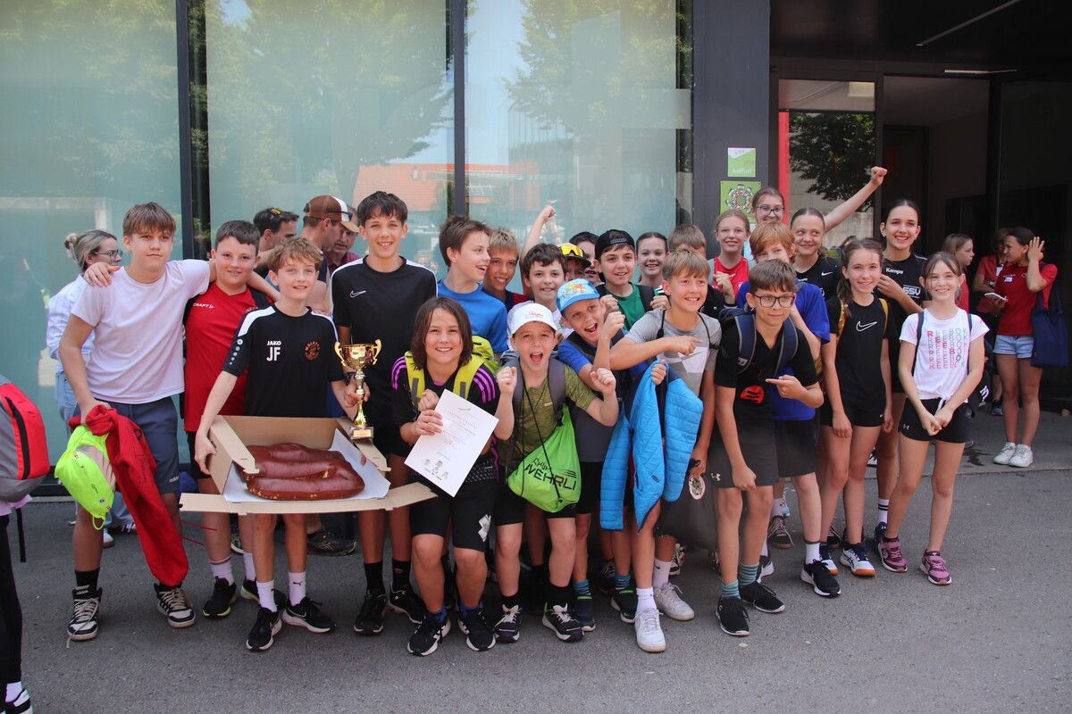 Die Klasse 2r1 des BRG Dornbirn-Schoren eroberte den Landesmeistertitel im Vielseitigkeitsbewerb. ⇒NAM