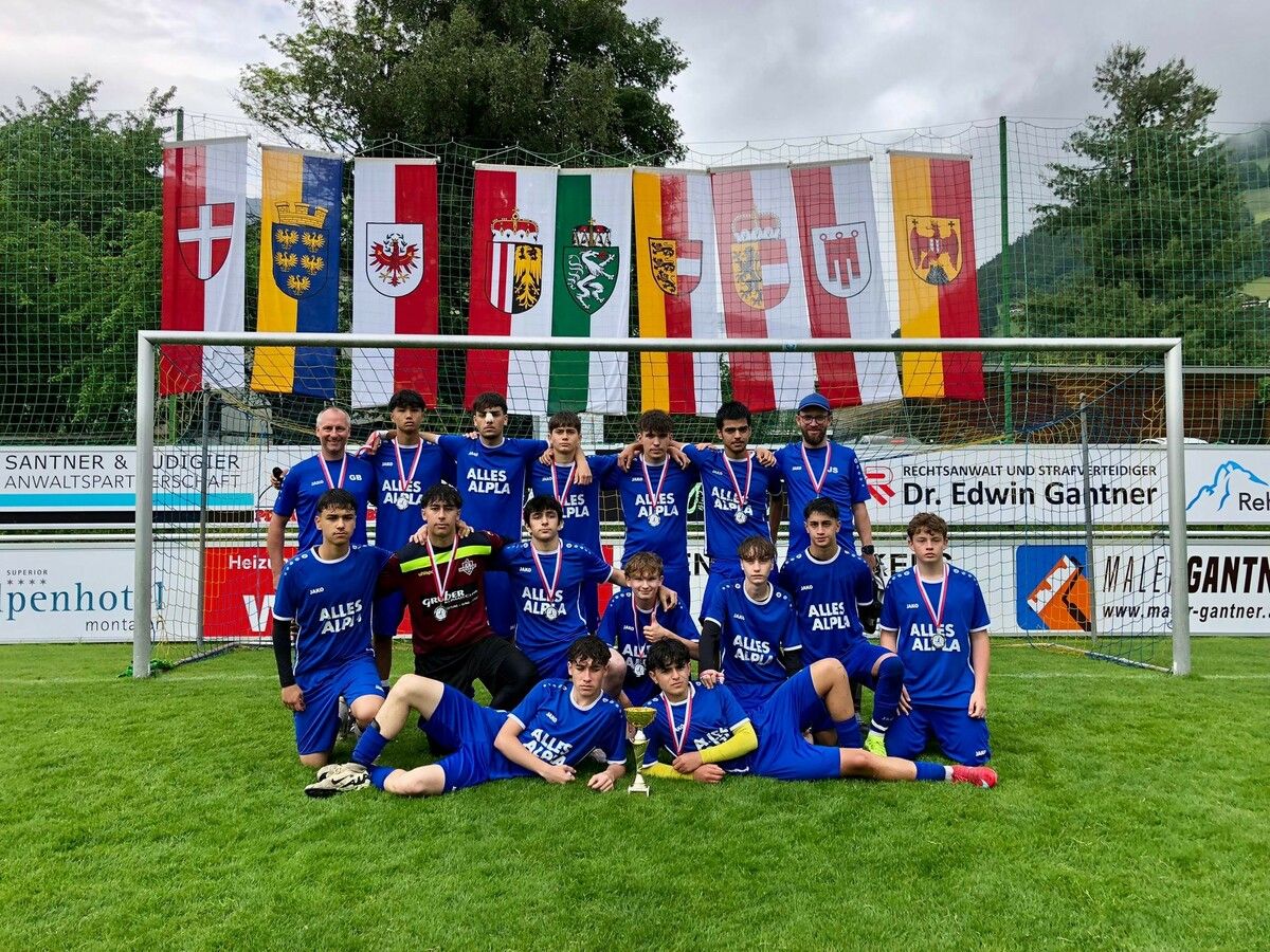 Die PTS Dornbirn gewinnt Bundesmeisterschaft im Fußball: Platz zwei geht an die PTS Bregenz.⇒vn/tk
