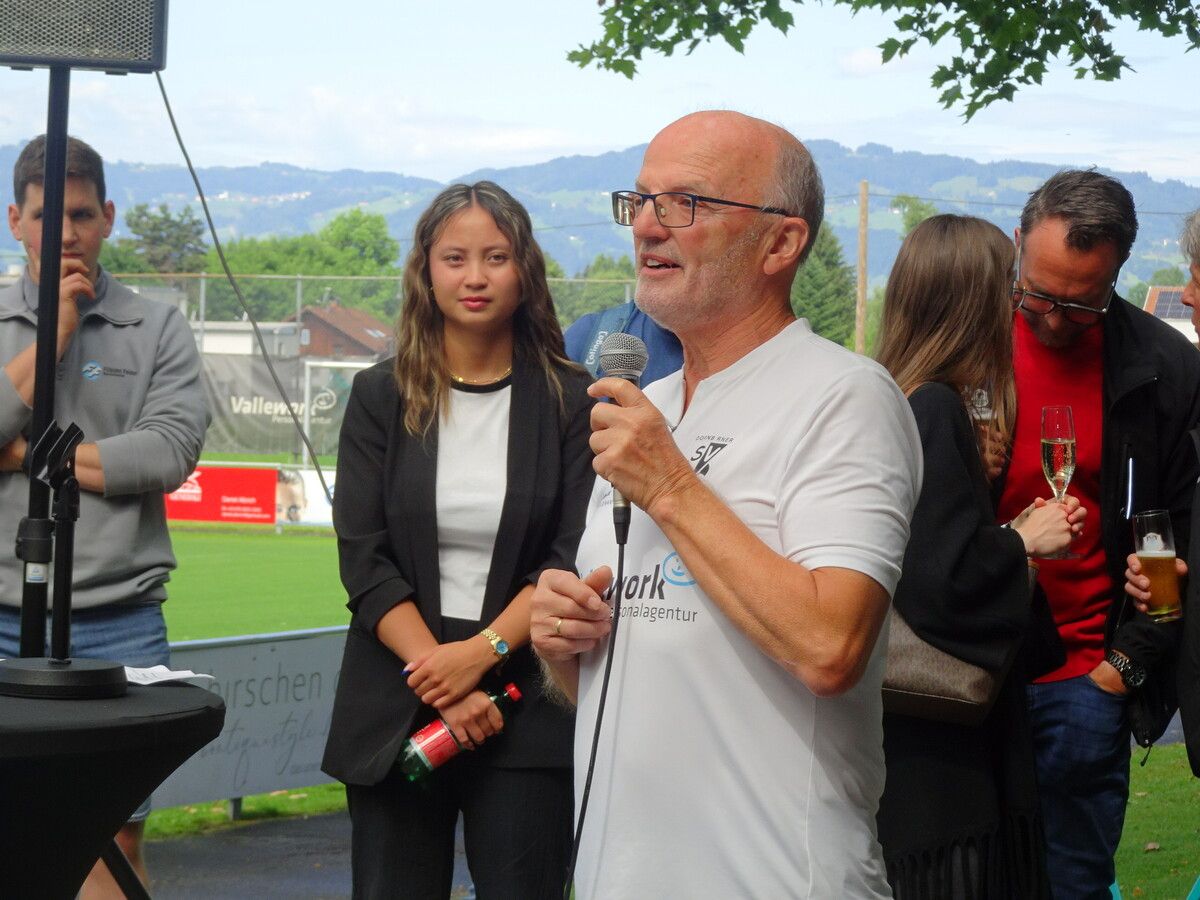 DSV-Obmann Herbert Lenz begrüßte die Gäste zur offiziellen Eröffnung .