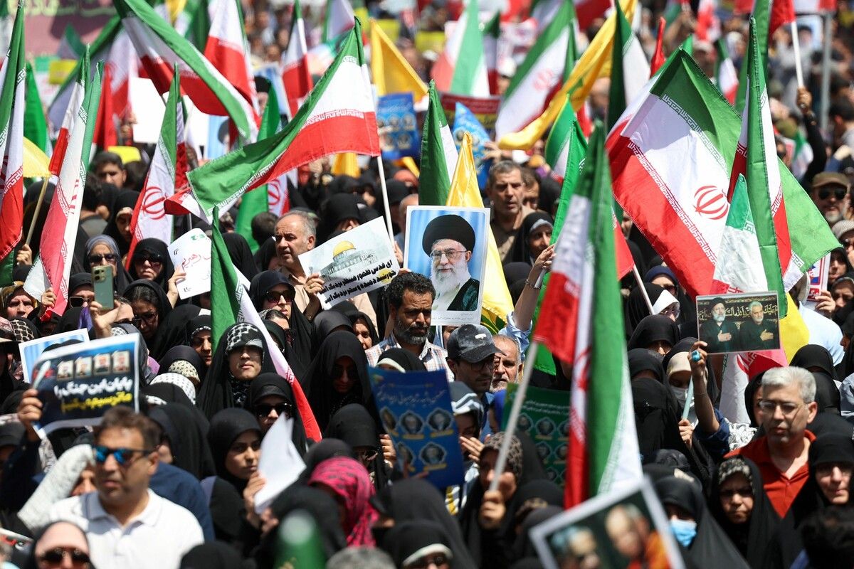 Eine anti-israelische Kundgebung in Teheran. Seit einer Woche herrscht Krieg zwischen den langjährigen Feinden.⇒AFP