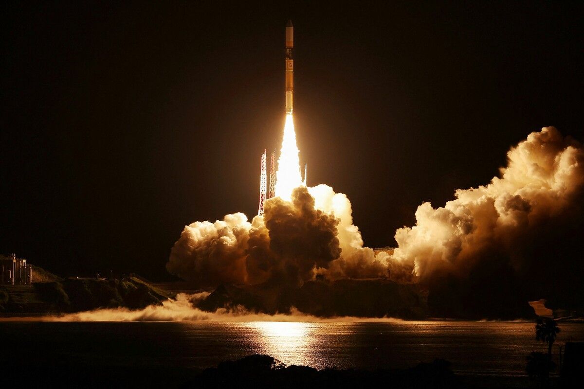 Eine H2A-Flüssigtreibstoffrakete mit einem Satelliten zur Beobachtung von Treibhausgasen startet vom Raumfahrtzentrum Tanegashima in Kagoshima, Japan.