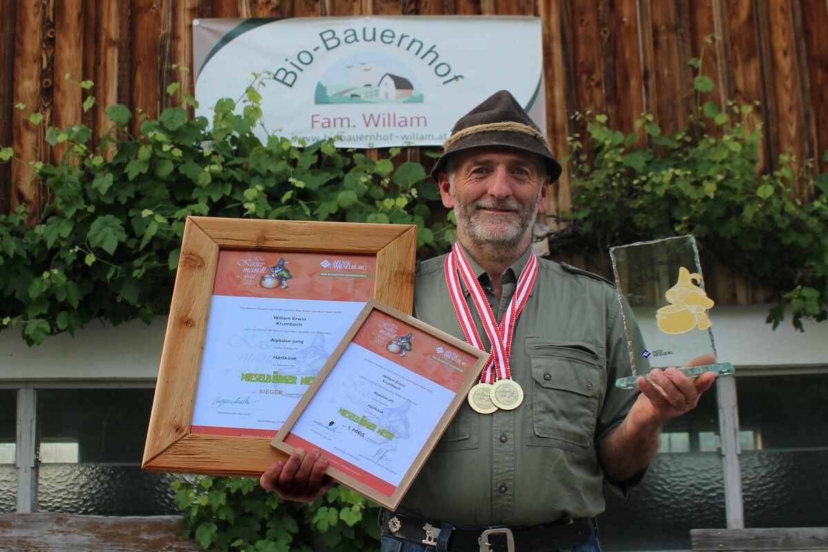 Einige Jahre war die Sennerei der Alpe Wurzach nicht in Betrieb, jetzt schaffte Erwin Willam beim Neustart zweimal Gold. ⇒STP