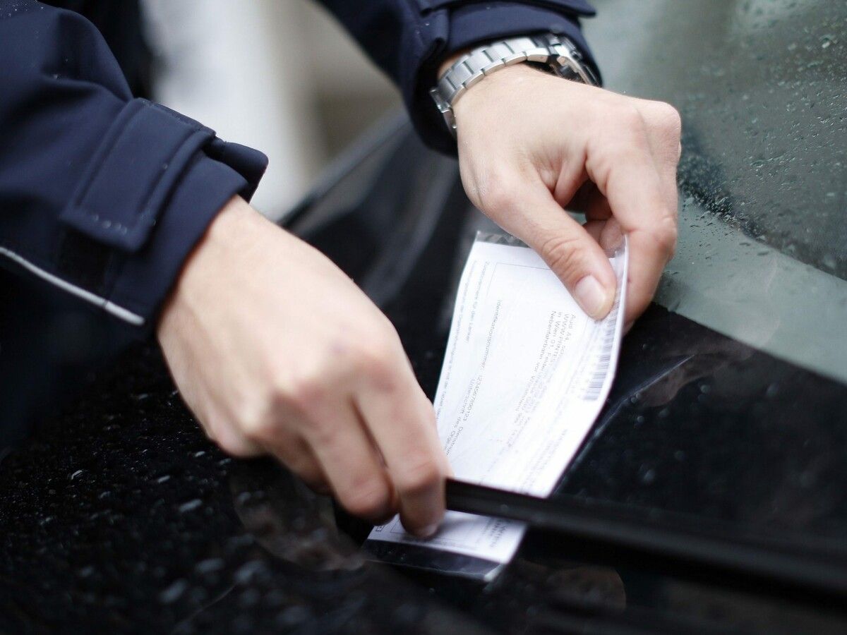 Falschparker müssen künftig auf höhere Strafen gefasst sein. ⇒symbol/apa