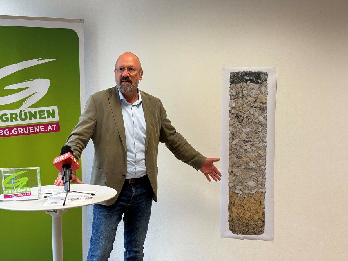 Fast ein Viertel der nutzbaren Fläche in Vorarlberg sei bereits versiegelt und der Druck auf die restliche Fläche steige, berichtet der Grüne Bernhard Weber.⇒Grüne Vorarlberg