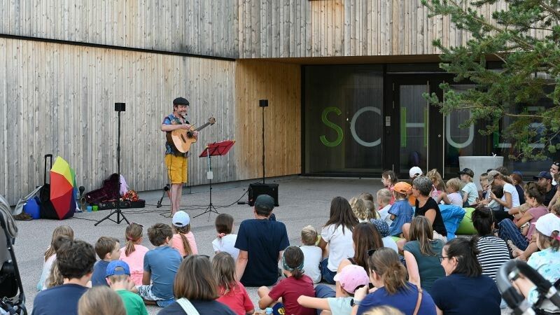 „feldaus feldein“ bringt auch 2025 wieder Musik, Theater und Kreativität auf die Plätze und Bühnen Feldkirchs – ein kostenloses Kulturprogramm für Kinder, Jugendliche und Familien.⇒Stadt Feldkirch