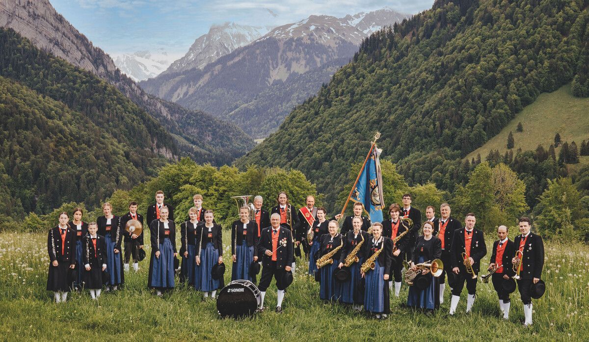 Schnepfauer Musik spielt auf