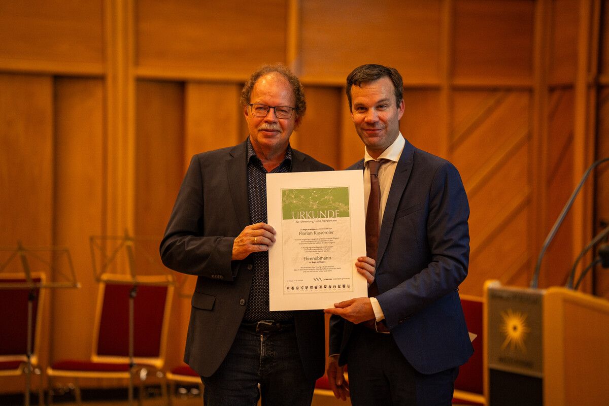 Florian Kasseroler übergab an Neo-Obmann Florian Themeßl-Huber.⇒ David Kathrein
