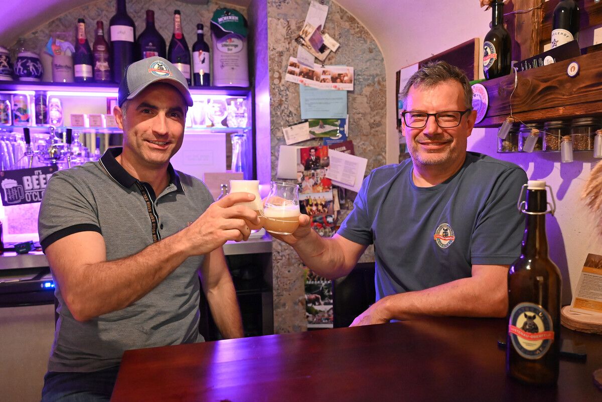 Florian Kremmel und Dietmar Hollenstein leiteten nicht nur die Feuerwehr Lustenau, sie sind nun auch als Hobbybierbrauer sehr erfolgreich. ⇒bvs