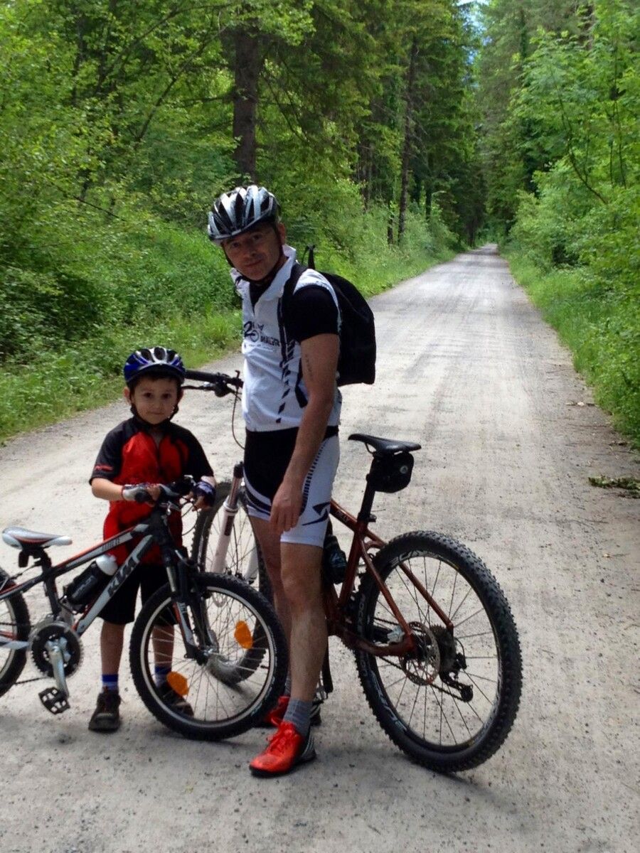 Früher war Miroslav Balac viel mit seinem Sohn auf dem Fahrrad unterwegs. Seit seiner Erkrankung ist das nicht mehr möglich. ⇒Privat