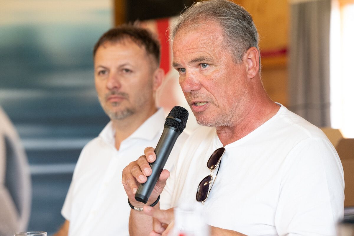 Für FCD-Obmann Gerhard Ölz und seine Vorstandskollegen gibt es ab sofort Planungssicherheit.⇒serra