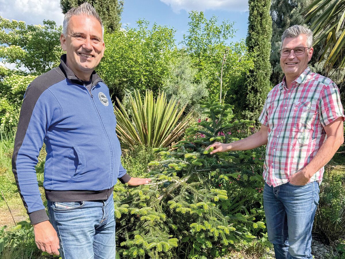 Gelegentlich öffnen Thomas Amersberger (links) und Christoph Böhler ihr Gartenparadies für angemeldete Besucher.⇒Edith Rhomberg