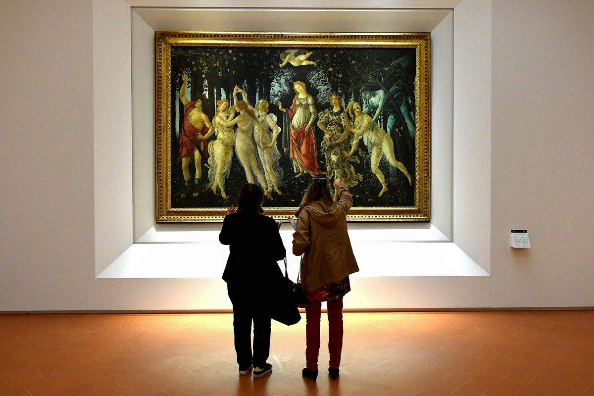 Immer wieder beschädigen unachtsame Touristen Kunstwerke.⇒symbolbild/afP