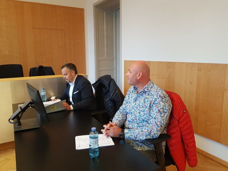 Josef Möth (r.) mit seinem Verteidiger Florin Reiterer beim Prozess im Dezember 2024 am Landesgericht Feldkirch.⇒ Eckert