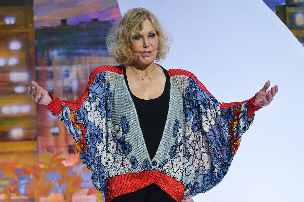 Kim Novak erhält den Goldenen Löwen für ihr Lebenswerk.⇒ALBERTO PIZZOLI