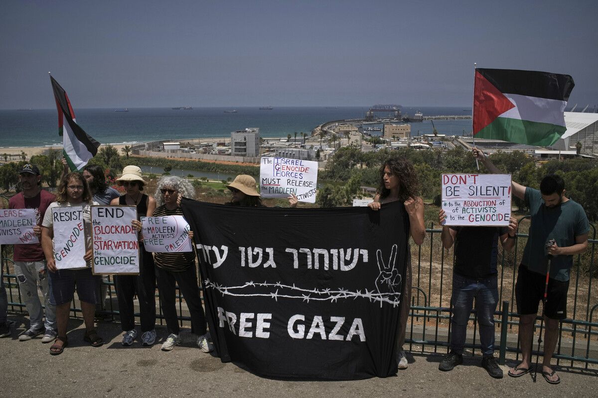 Kundgebung in Israel für die Aktivisten, die kurz vor ihrem Ziel von der israelischen Armee gestoppt wurden.⇒AFP