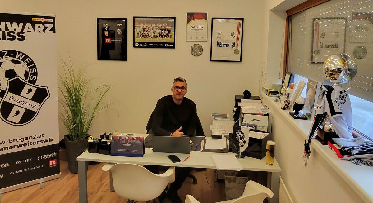 Mit Saisonende beginnt die Arbeit so richtig: SWB-Sportdirektor Predrag Zivanovic an seinem Arbeitsplatz.⇒krautberger