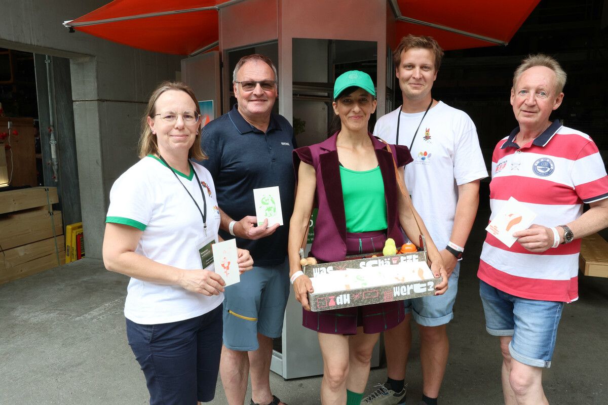 Monika Bischof (Biosphärenpark), Bgm. a.D. Stefan Bachmann, “Wertschätzerin” Martha Labil, Matthias Merta (Biosphärenpark) und Bio-Landwirt Pirmin Bickel (Puten).⇒AME(3)