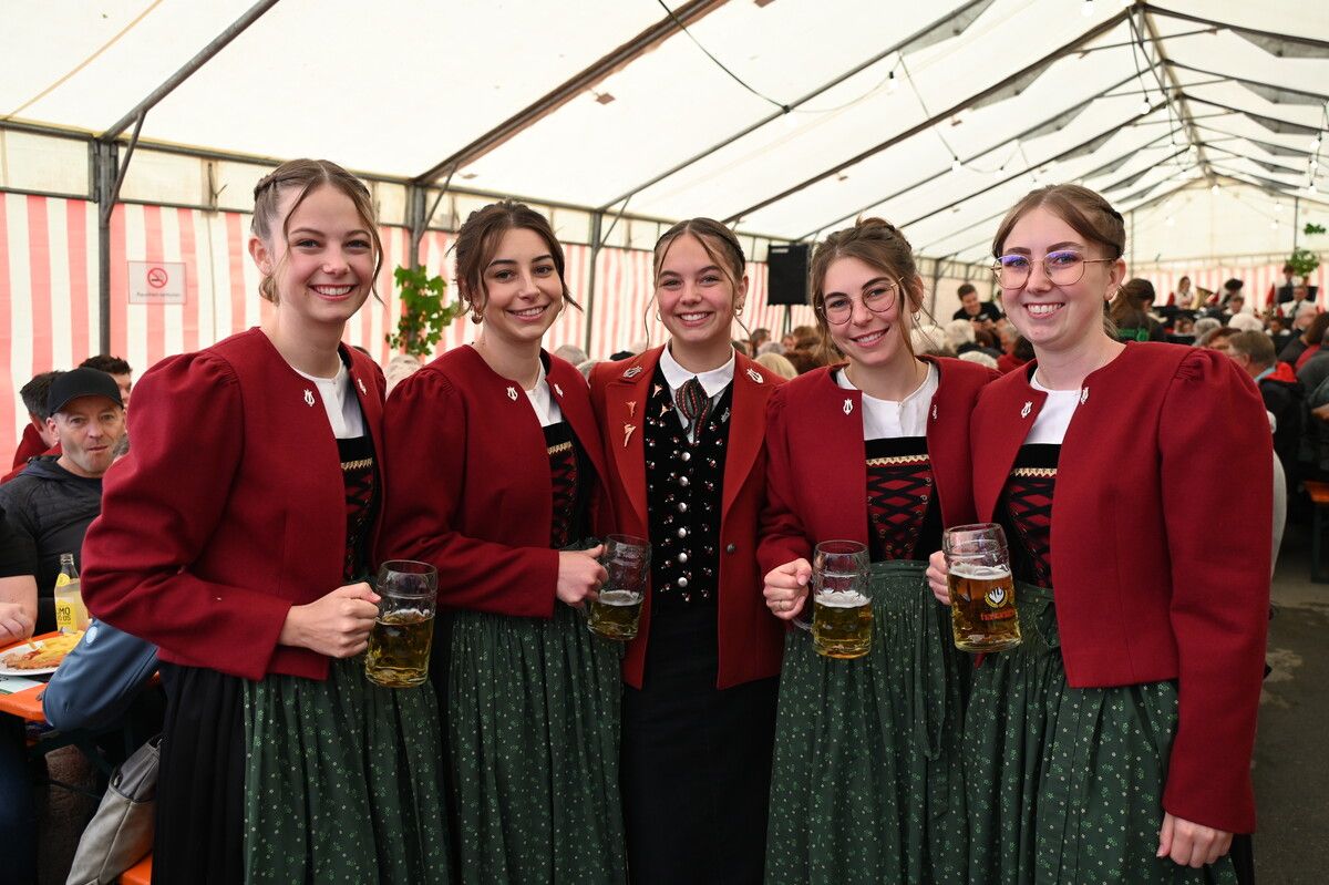 Musikantinnen des Musikvereins Braz feierten mit der Waldner Musig. ⇒DOB