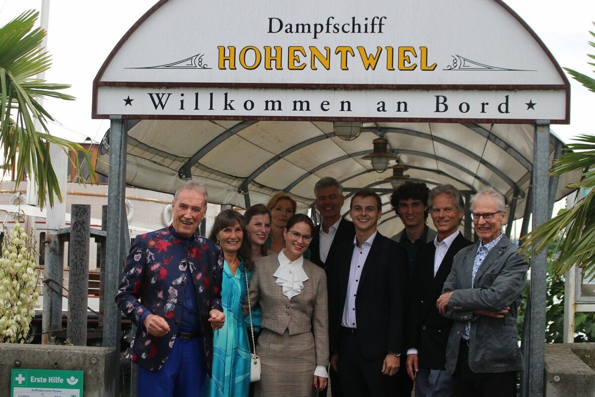 Roland Güttler feierte beim Heimatbesuch seinen 80er im Kreise seiner „daheimgebliebenen“ Familie.⇒STP