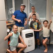 Hilfe gegen Sauna-Hitze in Containerschule