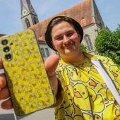 1200 bunte Enten auf der Überholspur