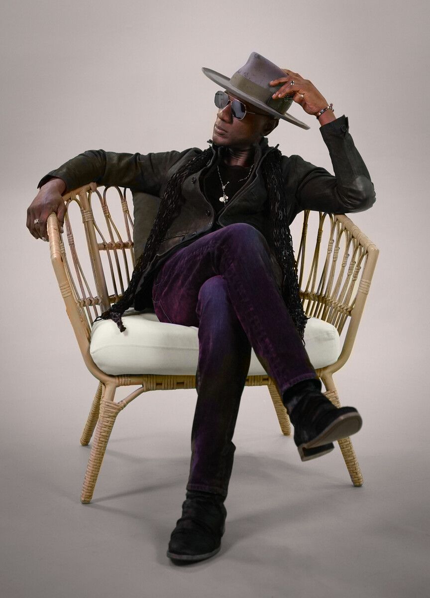 Seinen Durchbruch hatte Aloe Blacc 2010 mit dem Song „I Need a Dollar”. ⇒Farmer