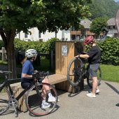 Sieben Fahrrad-Stationen im Wald