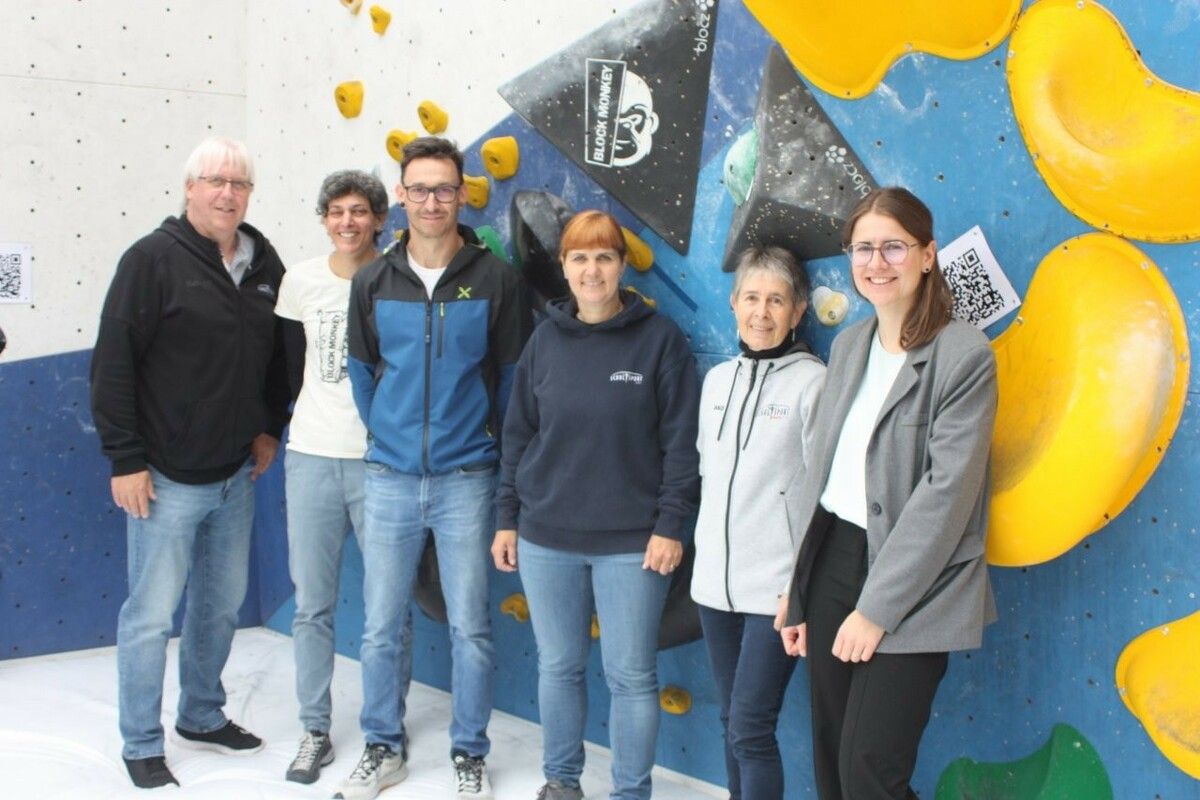 Silvia Kathan (3.v.rechts) und Christoph Neyer (l.) mit dem OK-Team vom Bouldercup waren hochzufrieden. ⇒vn/TK