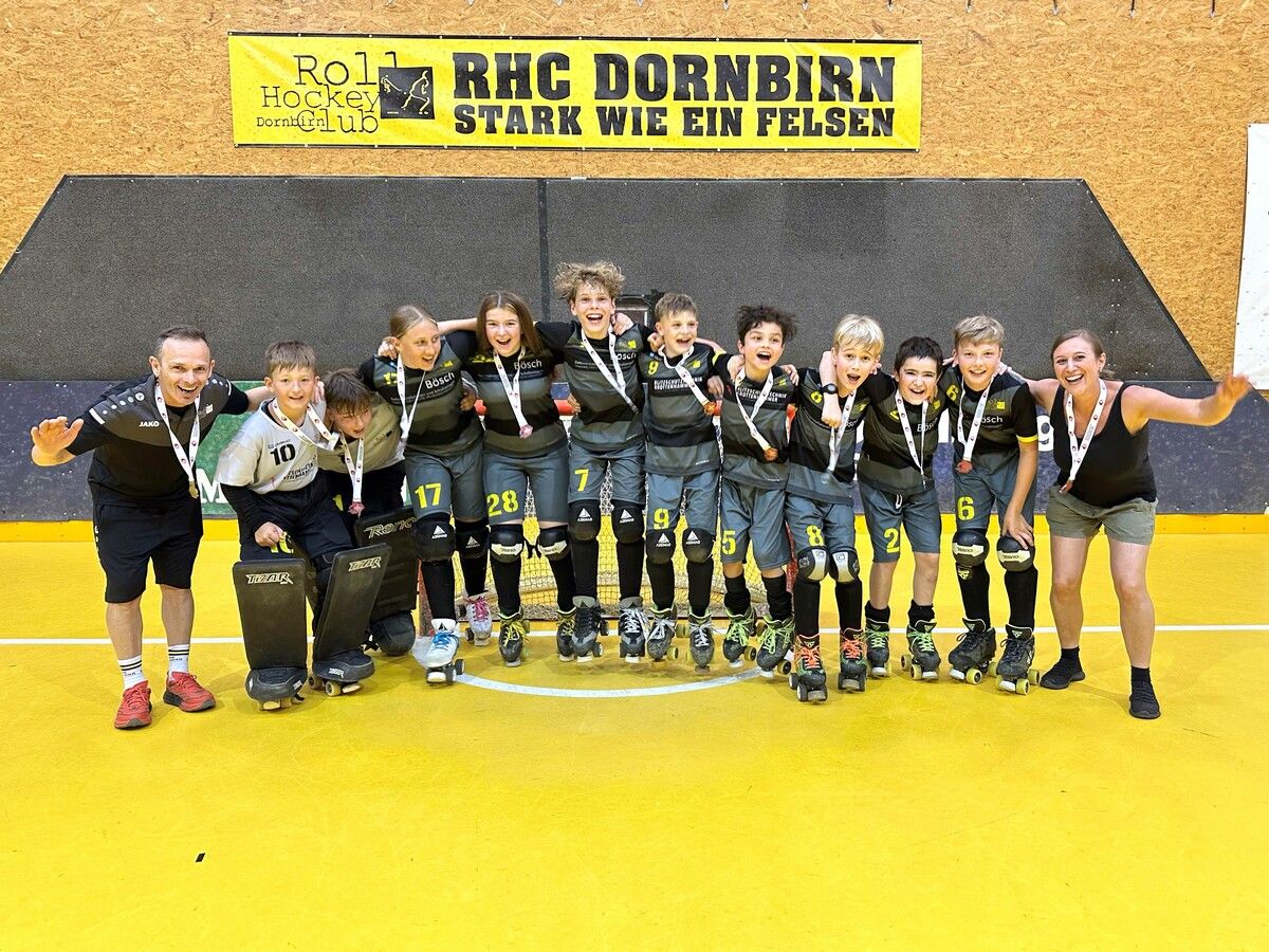 So sehen Sieger aus – die U13 des RHC Dornbirn freute sich über den Vizemeistertitel.